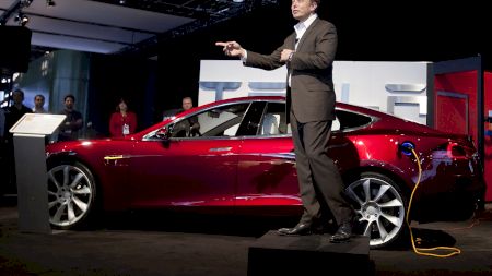 Elon Musk a anunțat că de acum Tesla poate fi cumpărată și cu bitcoin