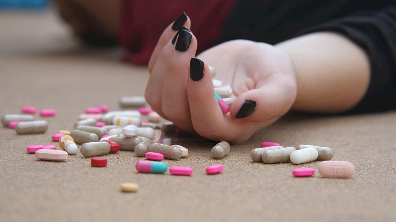 O tânără a intrat în comă după ce a luat Paracetamol. Câte pastile a înghițit într-o singură zi: și-a intoxicat ficatul