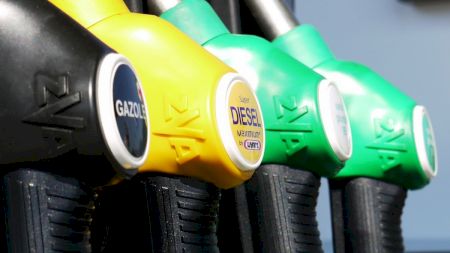 Unde se găsește astăzi cea mai ieftină benzină din România? Compania care a declanșat criza prețurilor: va fi aspru sancționată