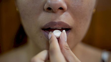 Câte pastile de paracetamol se pot lua maxim într-o zi? Medicul Tudor Ciuhodaru avertizează: „Mai mult devine toxic”