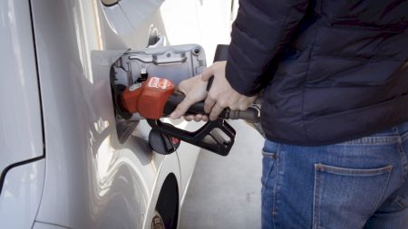 OMV, Petrom, Mol, Rompetrol sau Lukoil? Unde se găsește cea mai ieftină benzină și motorină, după ce la 1 ianuarie s-a renunțat la ajutorul de 50 de bani al Guvernului